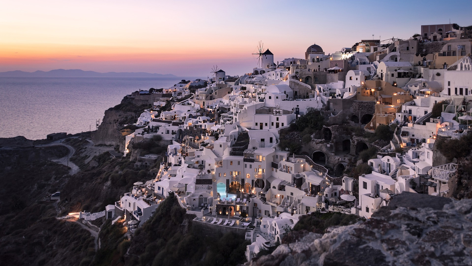 The caldera of Santorini is one of the most impressive natural spectacles in the whole world.